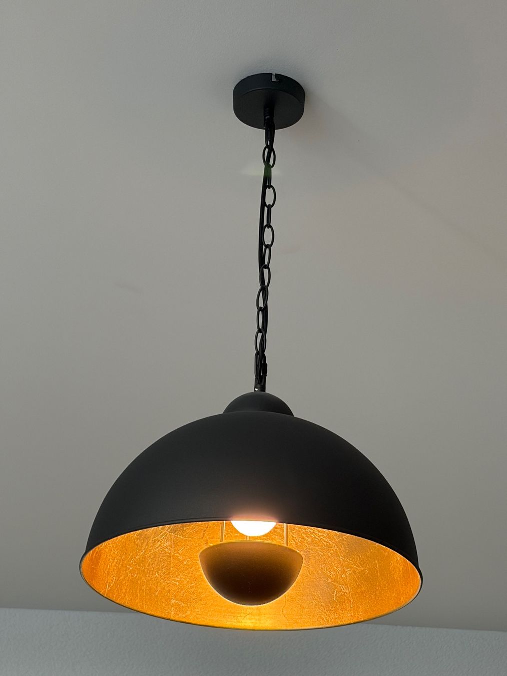 Lampadari & plafoniere: Pendelleuchte schwarz innen goldfarben – Usato da Glattpark (Opfikon) venduto da Sid8787