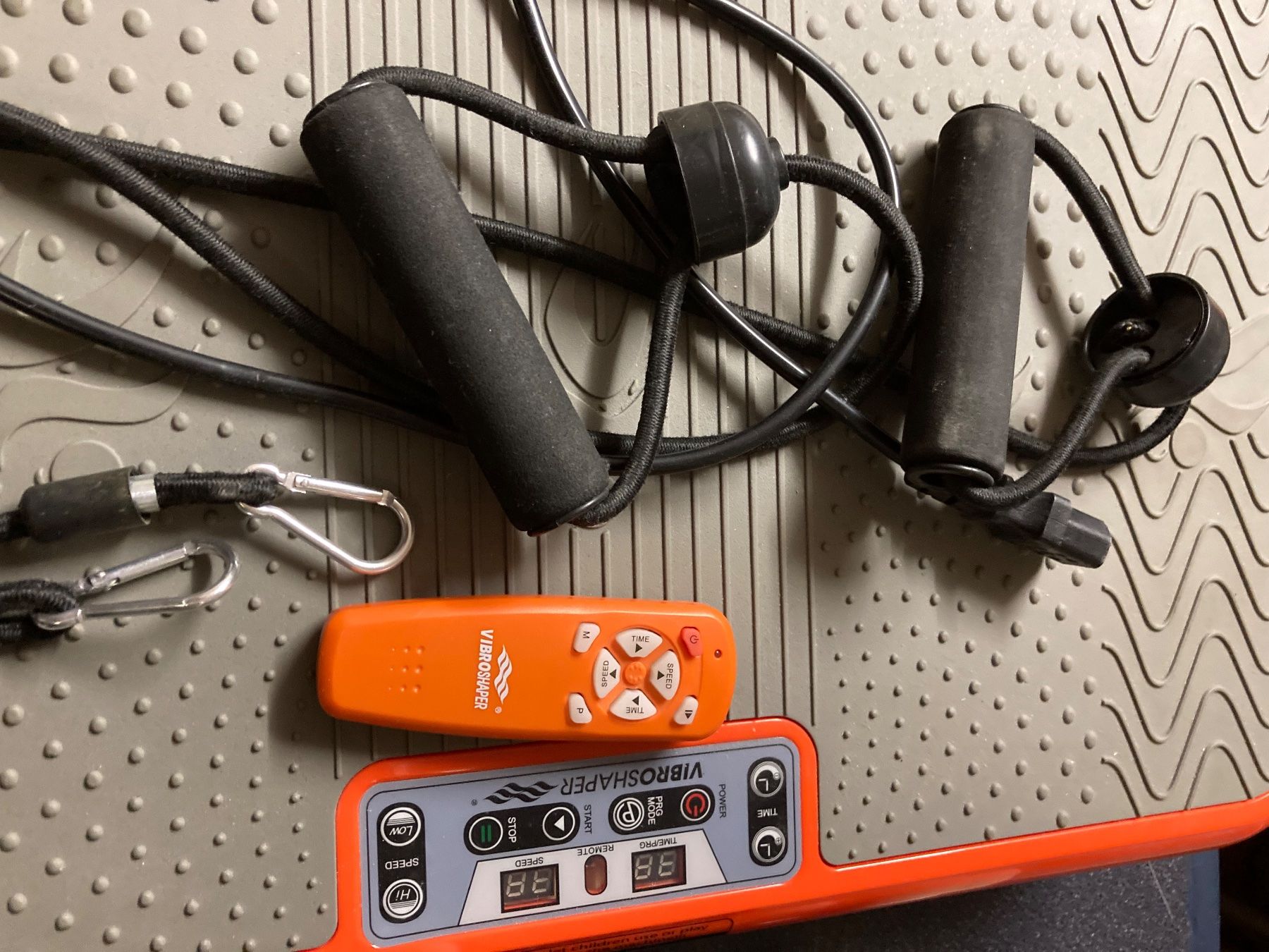 Hometrainer: Vibrationsplatte mit Fernbedienung – Usato da Lostorf venduto da frapey02 3