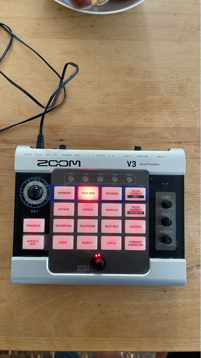 Zoom Musikinstrumente: ZOOM V3 Vocal Prozessor – Gebraucht aus Zürich von feuerstern