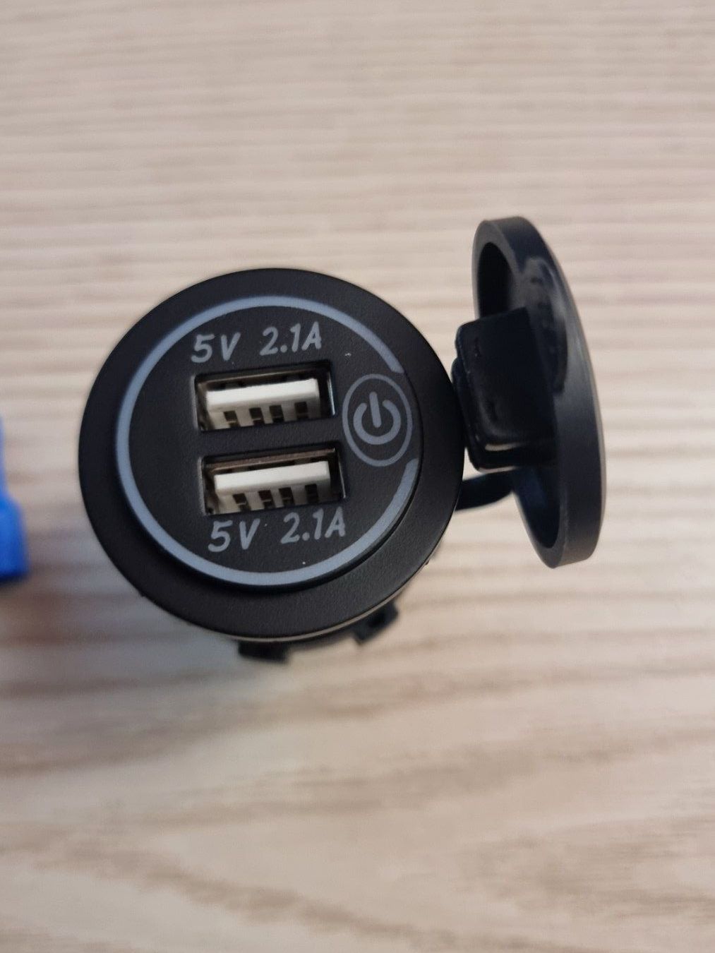 Sonstiges Campingzubehör: USB Einbaudose / Ladebuchse 12V DC Anschluss  NEU – Neu und originalverpackt aus Hagenbuch ZH von cougar1