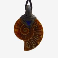 Ammonit Steinanhänger (Fossil) mit eingefasstem Lapislazuli
