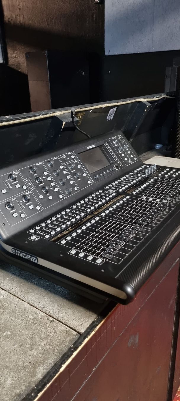 Midas Console di mixaggio: Midas M32 – Usato da Genève venduto da jmi_ml2r 3