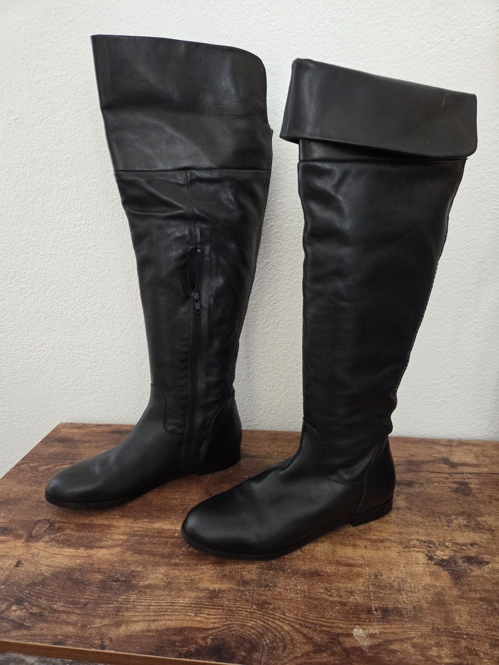 Scarpe da donna: Schwarze Overknee Stiefel, Echtleder, Grösse 39 – Nuovo (secondo la descrizione) da Hittnau venduto da SirKahn