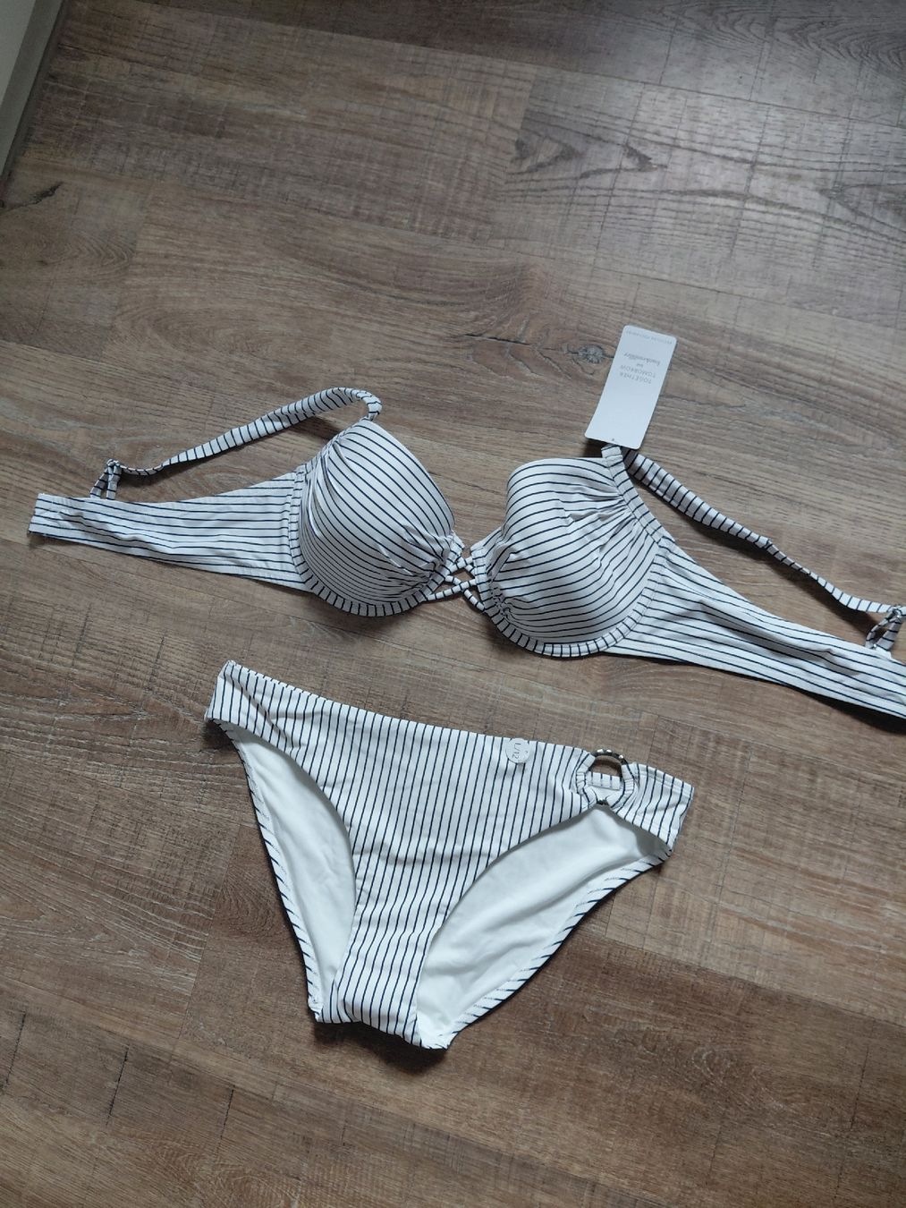 Hunkemöller Maillots de bain & Bikinis: Bikini gestreift Marke hunkemöller – Neuf avec emballage d'origine à Balsthal par Leila_Luna