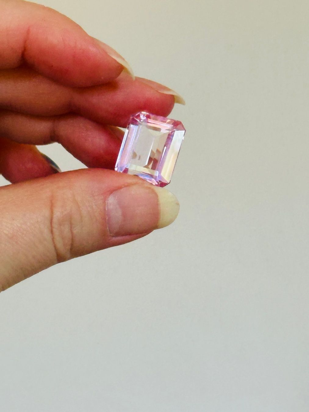 Edelsteine: 22.45 Ct Pink  Emerald Cut Dazzling Certified – Neu und originalverpackt aus Genève von AWWA 6