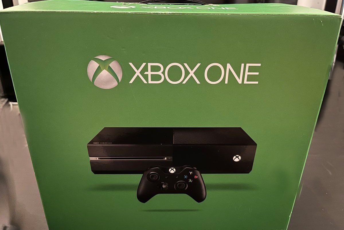 Microsoft Console: Xbox One mit 2TB Disk inkl. Monitor, Controller + 13 Games – Usato da Zürich venduto da Zakfu 1