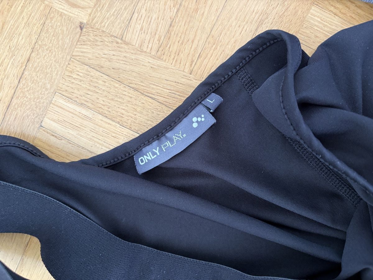 Tops: 2er Set Sport Tops – Gebraucht aus Baar von steffi_16 2
