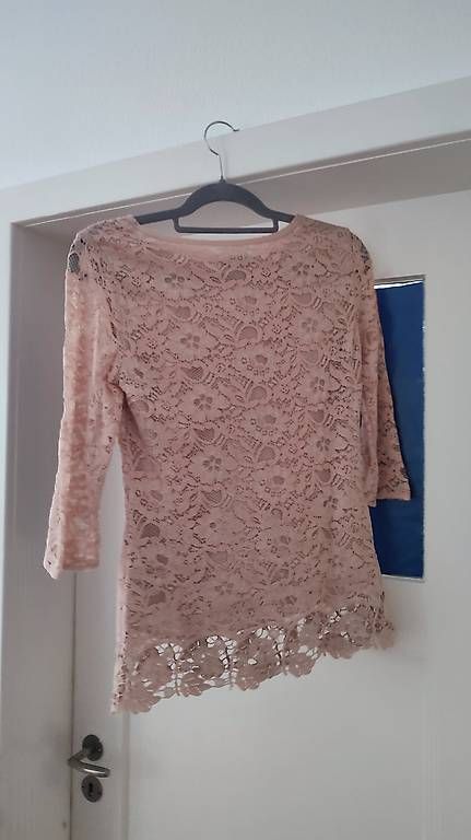 Blusen: Hellrosa Spitzenbluse von Massimo Dutti, Größe S/M – Gebraucht aus Zürich von aba_6b6j 1
