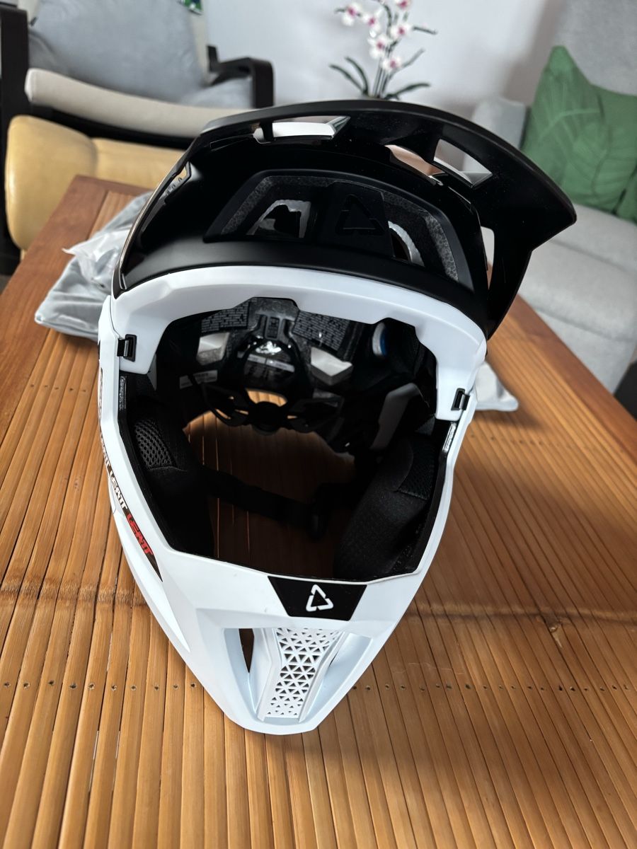 Leatt Caschi: Casque Leatt Enduro 4.0 blanc taille L – Nuovo e nell'imballaggio originale da Meinisberg venduto da flo_6qv9 3