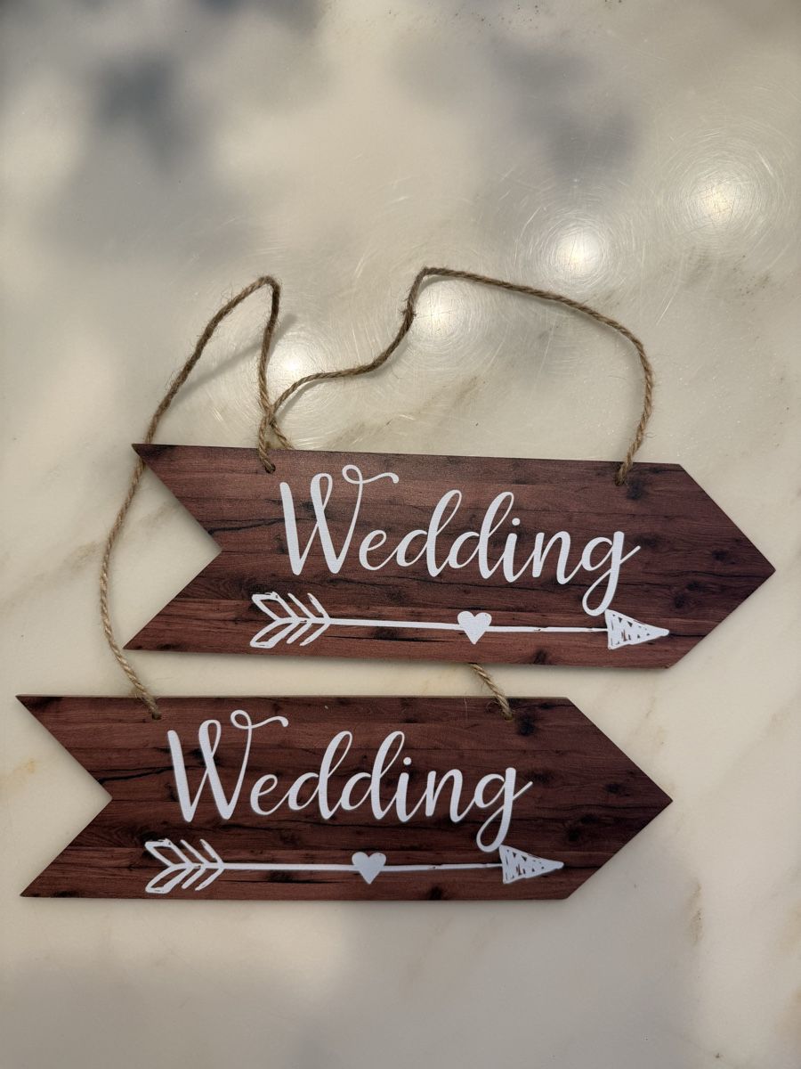 Alle Dekorationen: 2x Holzschilder "Wedding" Pfeil – Gebraucht aus Wohlen AG von Coco_91