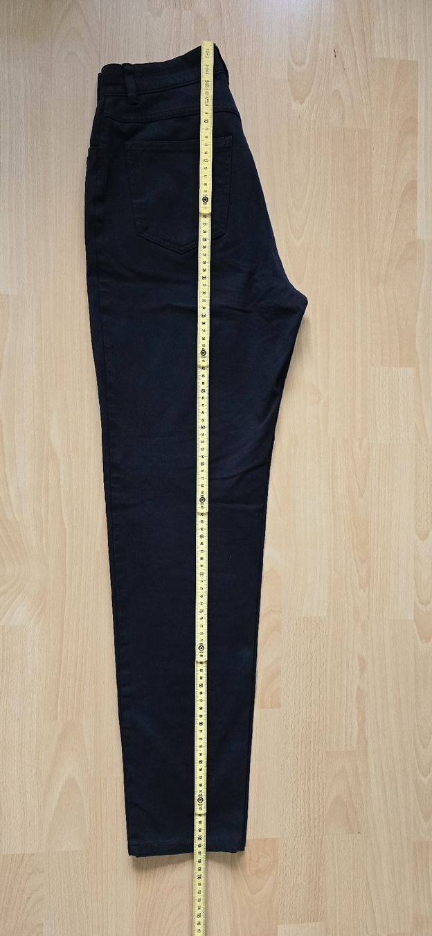Burberry Jeans: schwarze Jeans Gr.38 – Usato da Oberbipp venduto da Meaw13 5