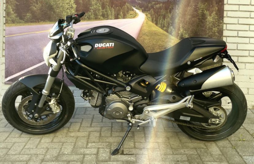 Ducati Strada: Ducati Monster 696 ABS  -  Schnäppchen ab Fr. 1.— – Usato da Marthalen venduto da H1tsch 1