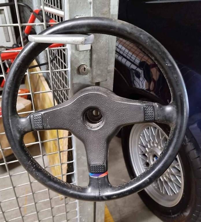 Tutti pezzi di ricambio auto: Lenkrad Original BMW E30 – Usato da Gossau ZH venduto da BMW-PerformanceG80
