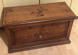 Bauerntruhe aus Holz (Truhe)