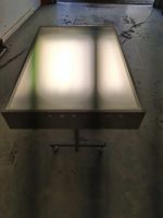 Displaytisch mit Rollen und Beleuchtung Breite 120 cm Län...