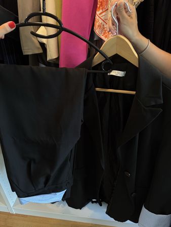 Tailleur modange Paris noir avec revers rayés état neuf