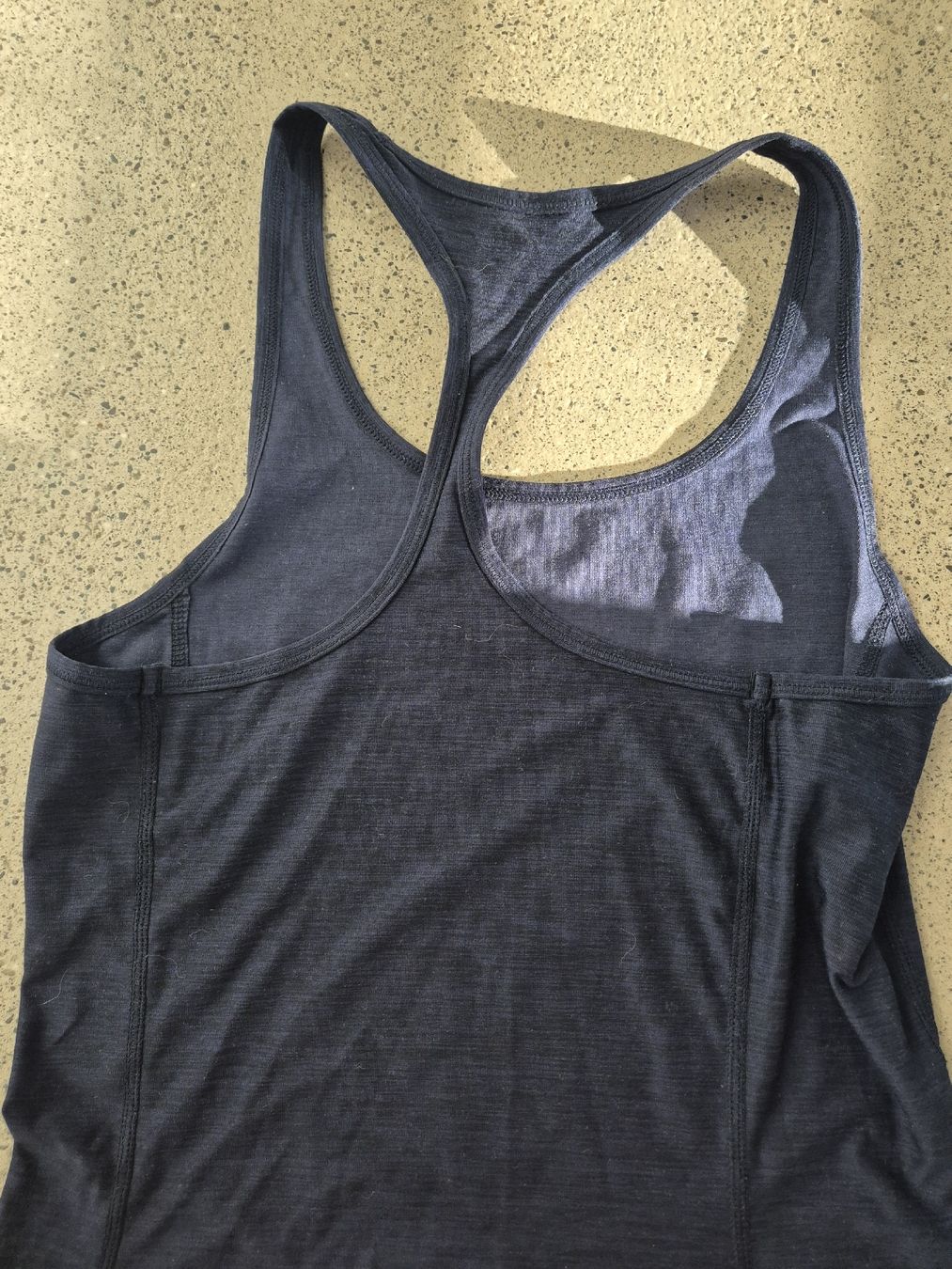 H&M Lotti di vestiti: Zwei Sportoberteile – Usato da Schlieren venduto da nat_76vd 2