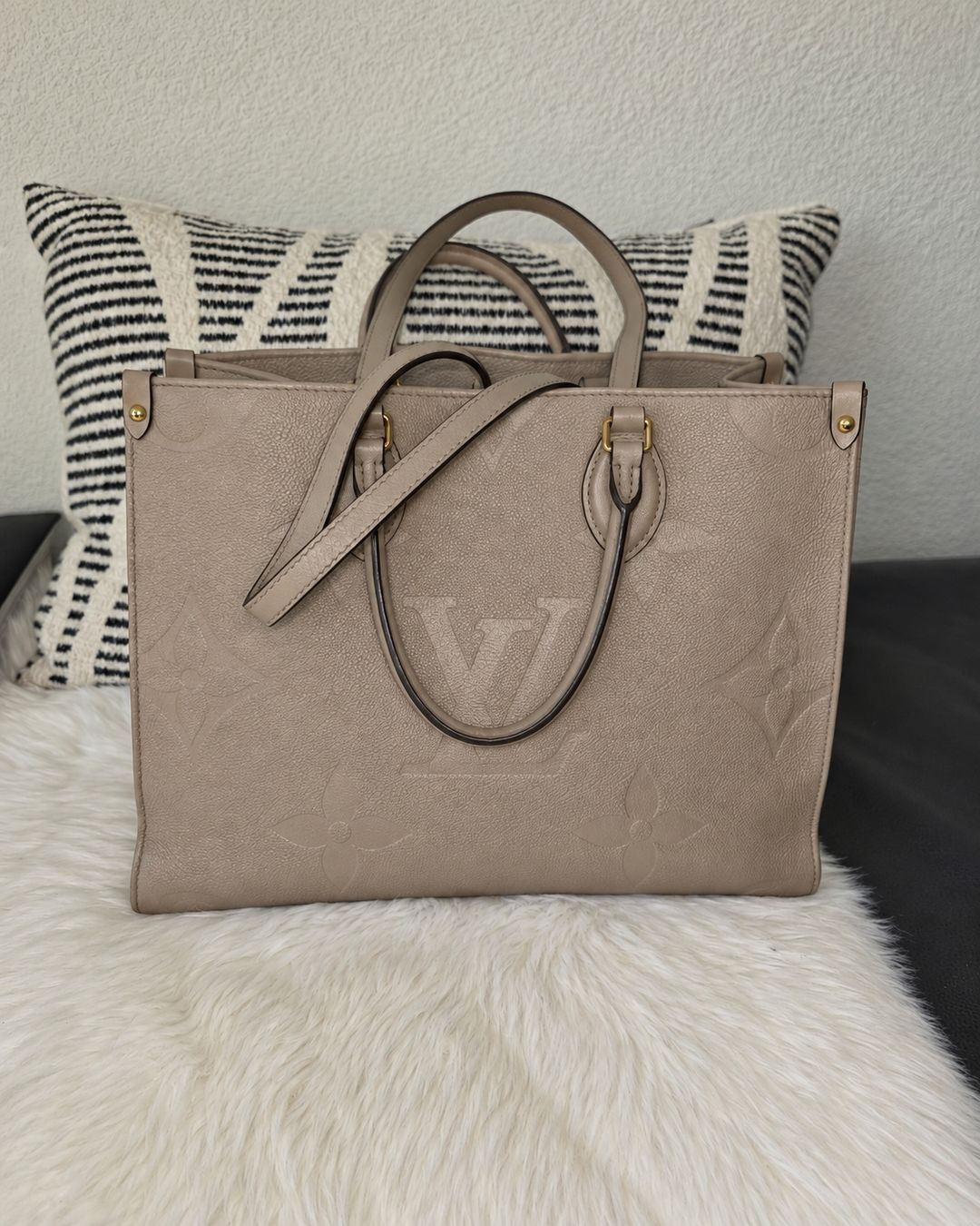 Louis Vuitton Borse da donna: OnTheGo LV beige. topZustand – Usato da Wohlen AG venduto da Aalexan
