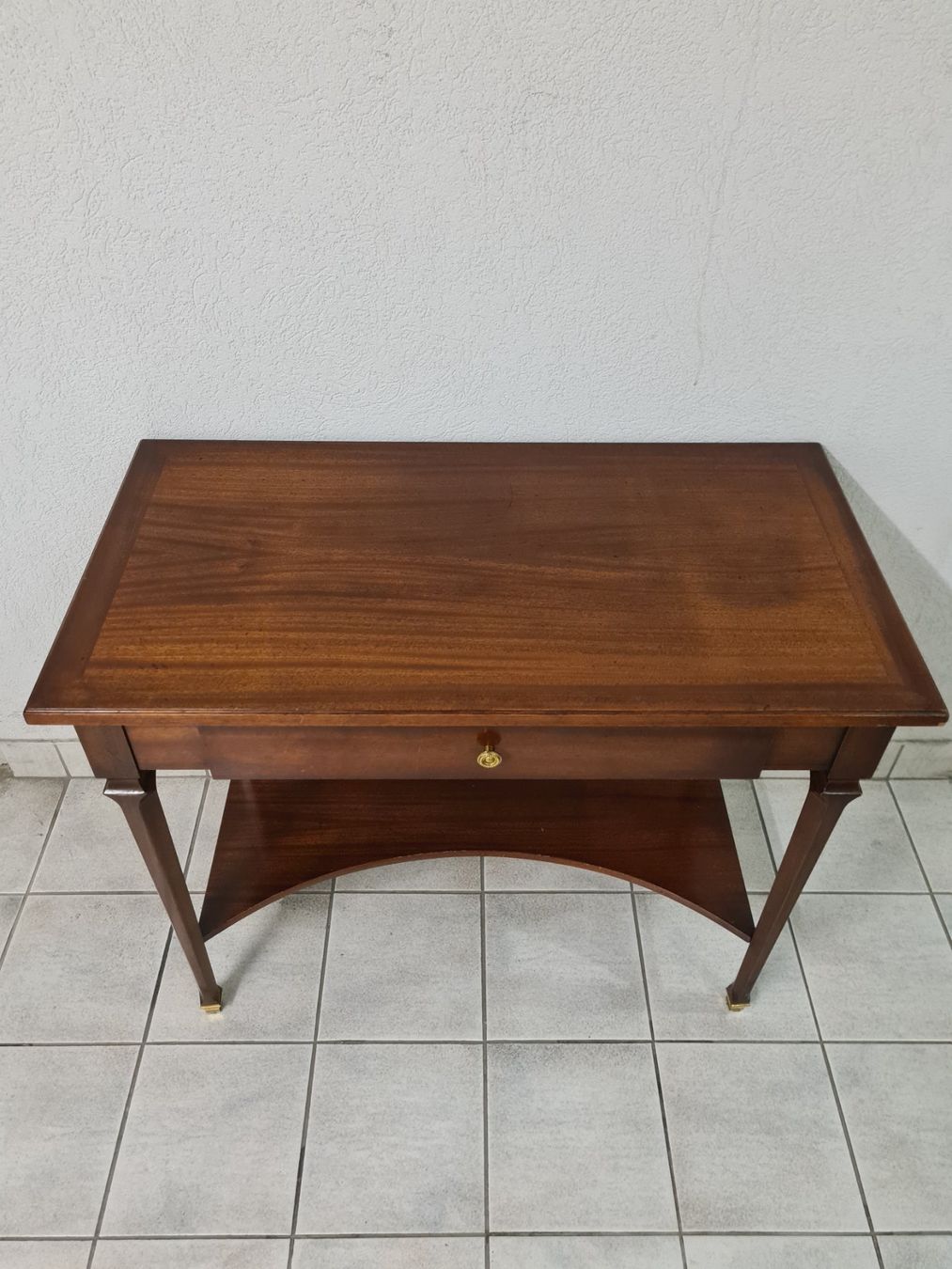 Schreibtische: Bureau petit – Gebraucht aus Monthey von 187-zeroo 6