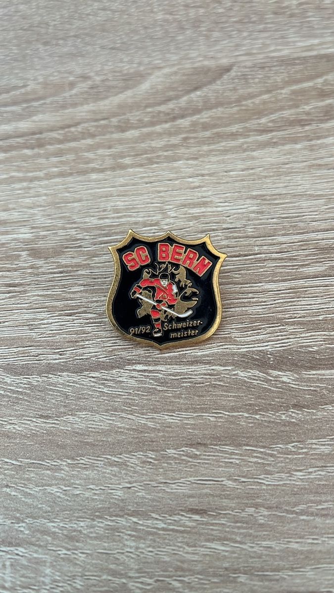 Plaquettes & Badges: Schweizermeiszer Pin  Sc Bern saison 91/92 – D'occasion à Burgdorf par Paddi18
