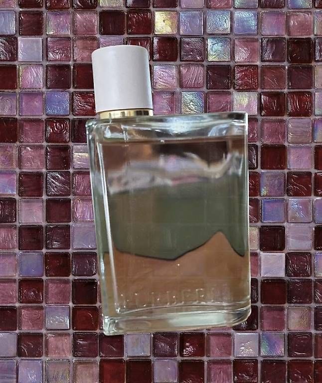 Parfums & Eau de Toilette: Burberry "HER" Eau de Parfum 100ml – D'occasion à Luzern par didi_k05 2
