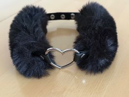 💛 Schwarzes Halsband mit Fell & Herz - Neu!