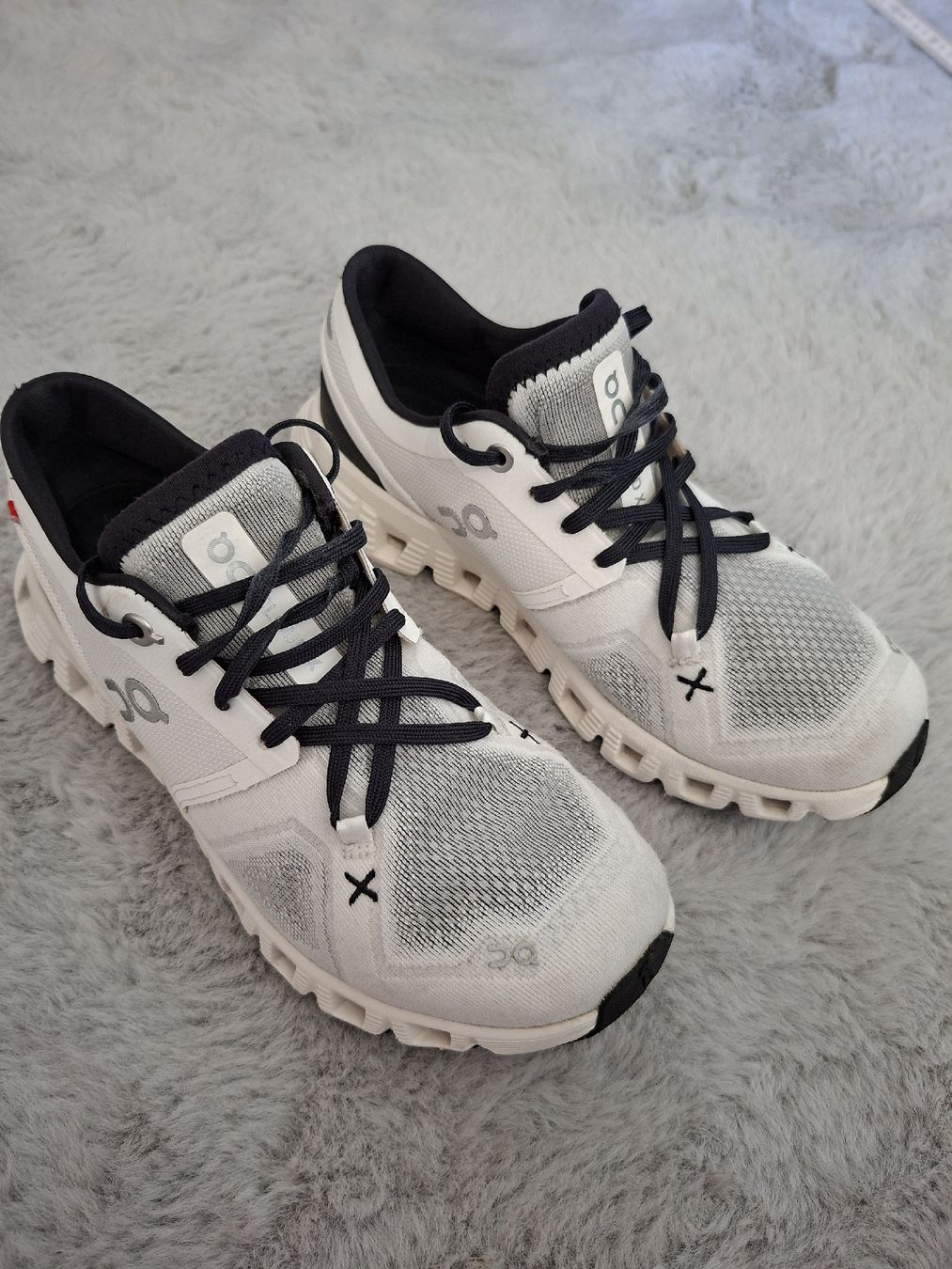 On Scarpe da donna: Chaussures de course ON Cloud, blanches, pointure 37 – Usato da Renens VD venduto da ser_j2fn