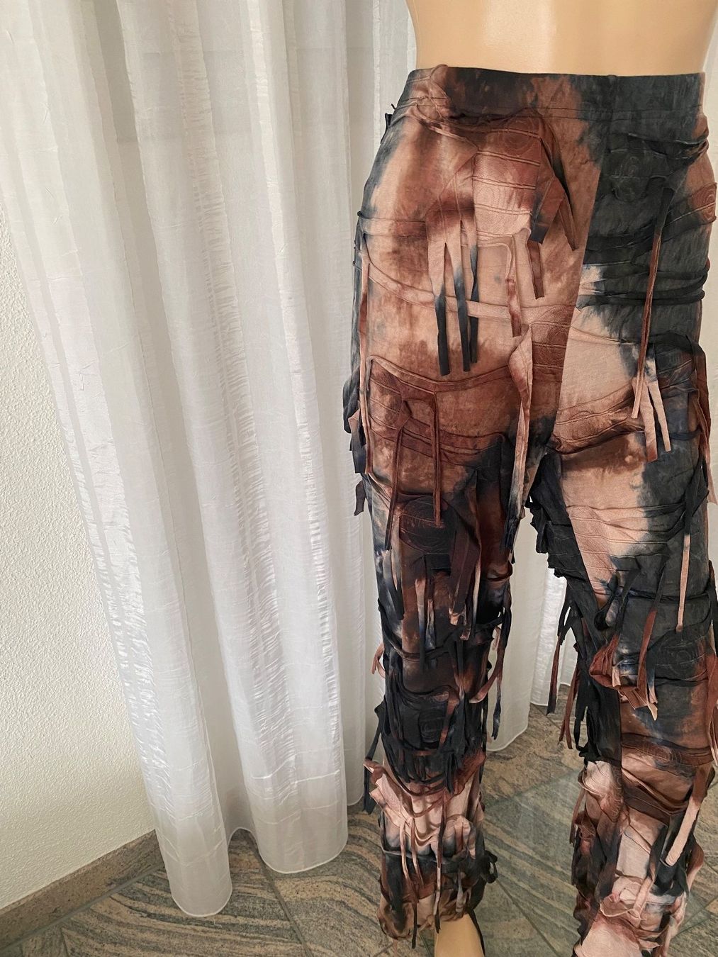 Pantaloni: flippige Schlaghosen mit Fransendetail, M/L – Nuovo e nell'imballaggio originale da Winkel venduto da ferrari2022 1