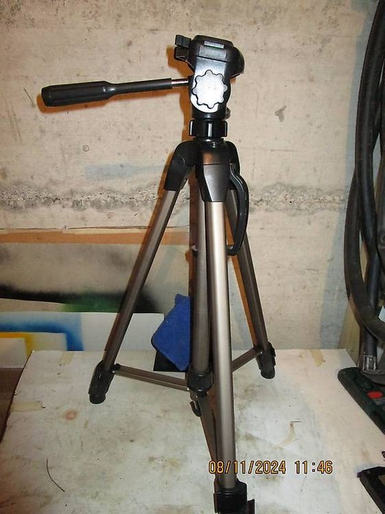 Treppiedi & Teste: trépied pour appareil photo ou caméra – Usato da Clarens venduto da krampou