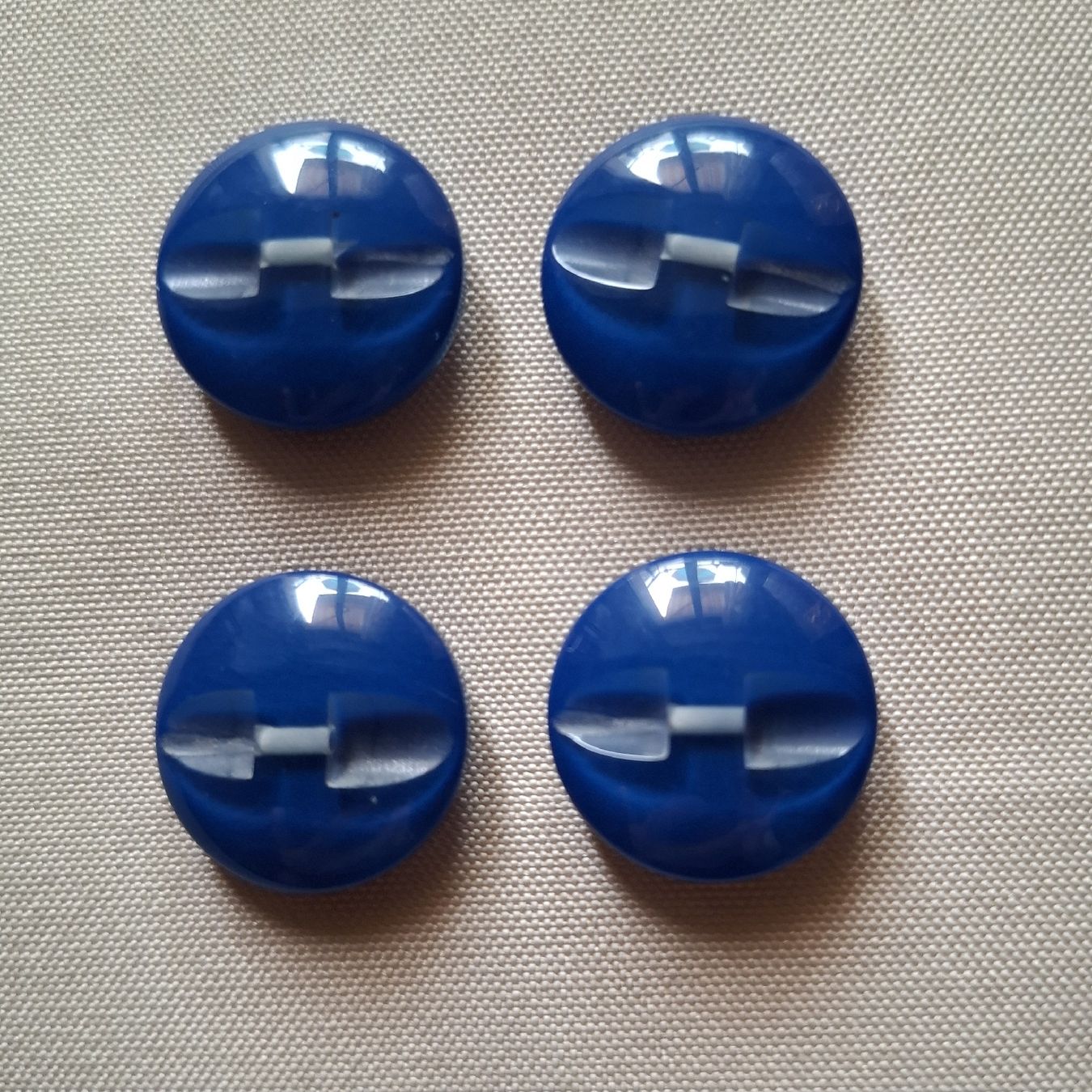 Knöpfe: 4 Knöpfe blau mit Glitzereffekt, 20 mm. – Gebraucht aus Dietikon von Hirschkopf 4