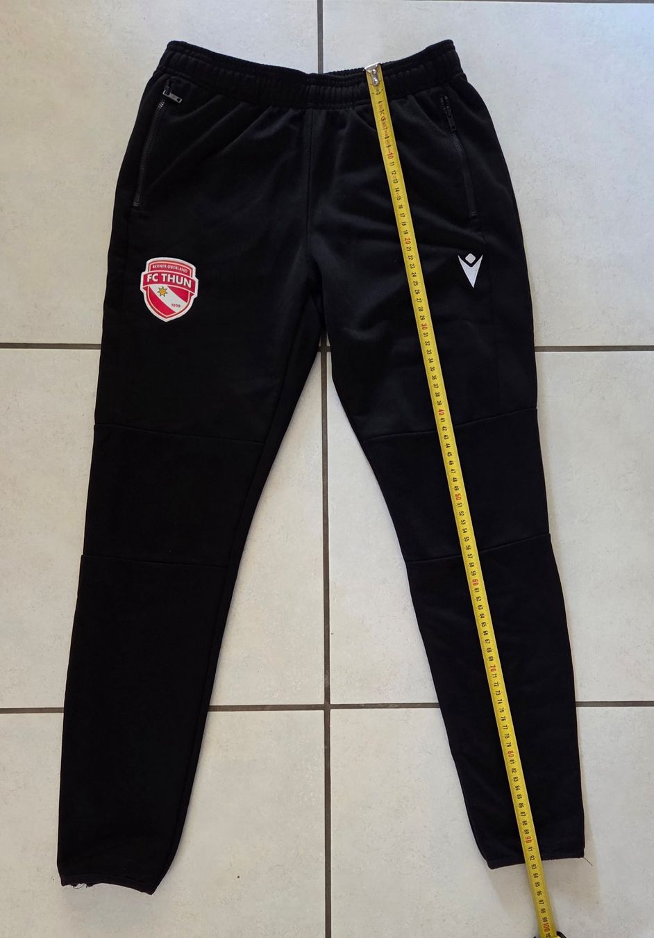 Pantaloni: Trainerhose FC Thun Grösse S – Usato da Konolfingen venduto da Chonu