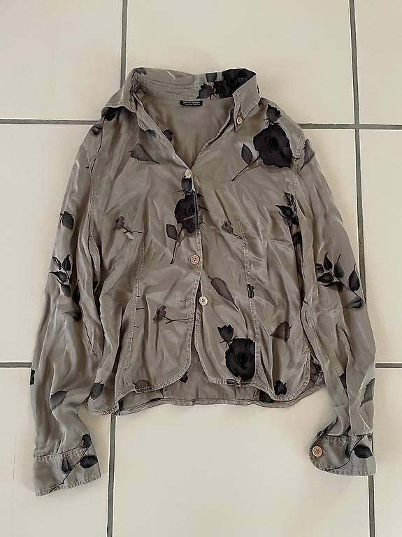 Chemisiers: Bluse von Giorgio Armani Grösse 40 – D'occasion à Häfelfingen par JeremiasR
