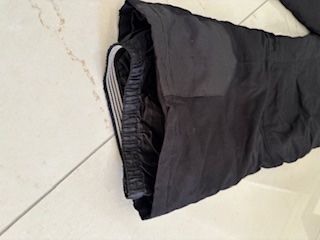 Pantaloni: schwarze Skihose von Celsius Gr. 152 – Usato da Giubiasco venduto da baamboo 1