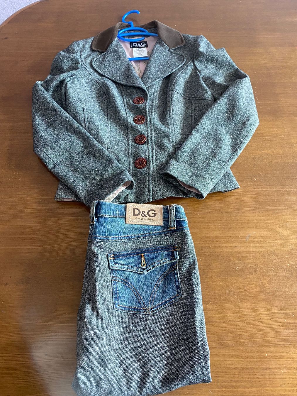 Dolce & Gabbana Completi & Tailleur: D&G Hosenanzug – Usato da Küssnacht venduto da Flowerlady