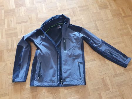 First B Softshell Jacke Gr. 176, Top Zustand für Herbst!