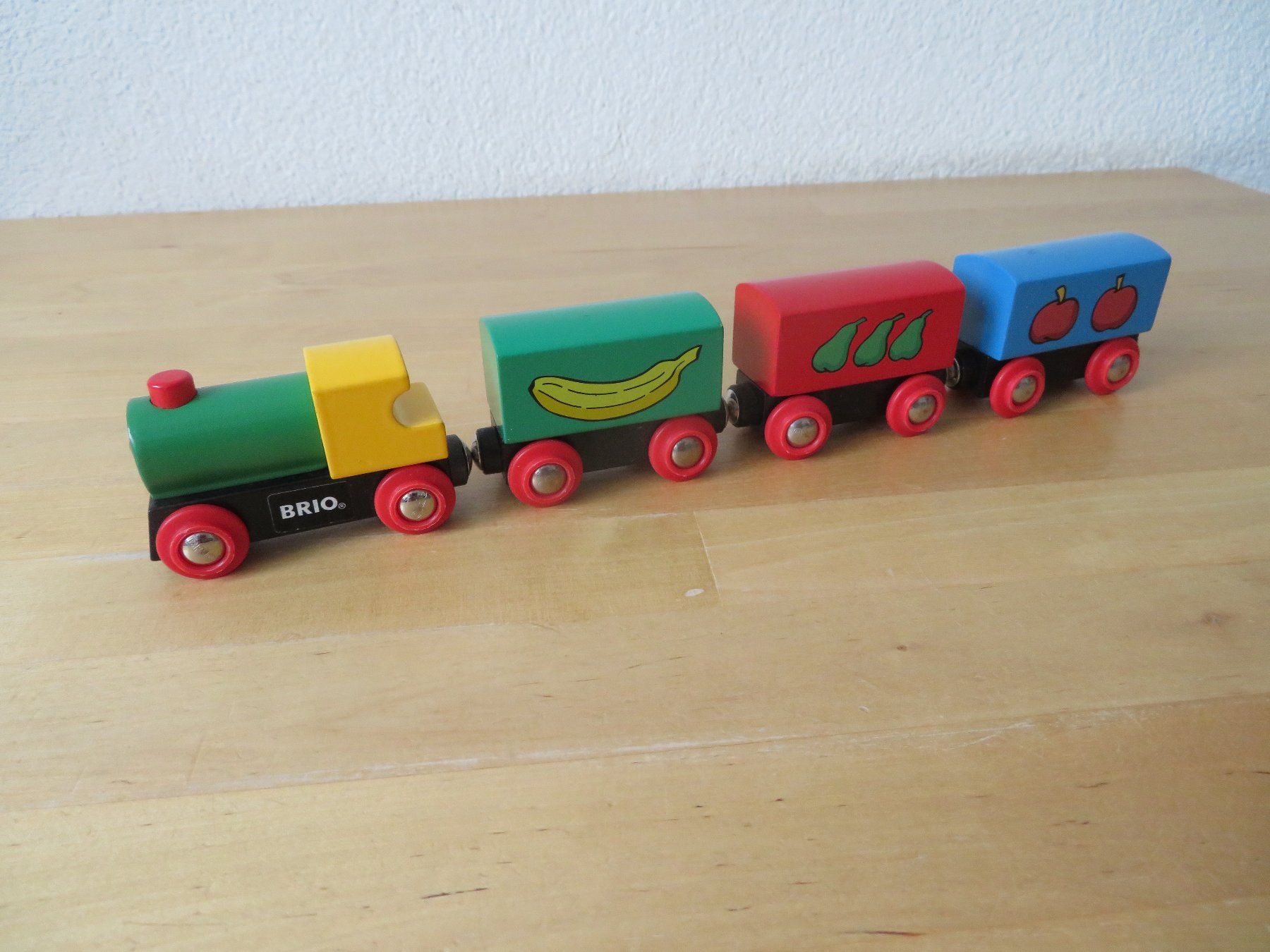 Brio Giocattoli: Original BRIO BAHN "Lok mit Fruchtwaggons" – Usato da Zürich venduto da piroma
