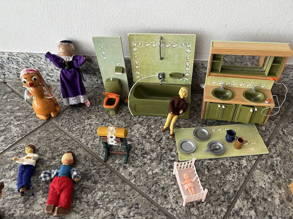 Case e mobili per bambole: Puppenhaus mit Zubehör – Usato da St. Gallen venduto da chr_nj9b 4