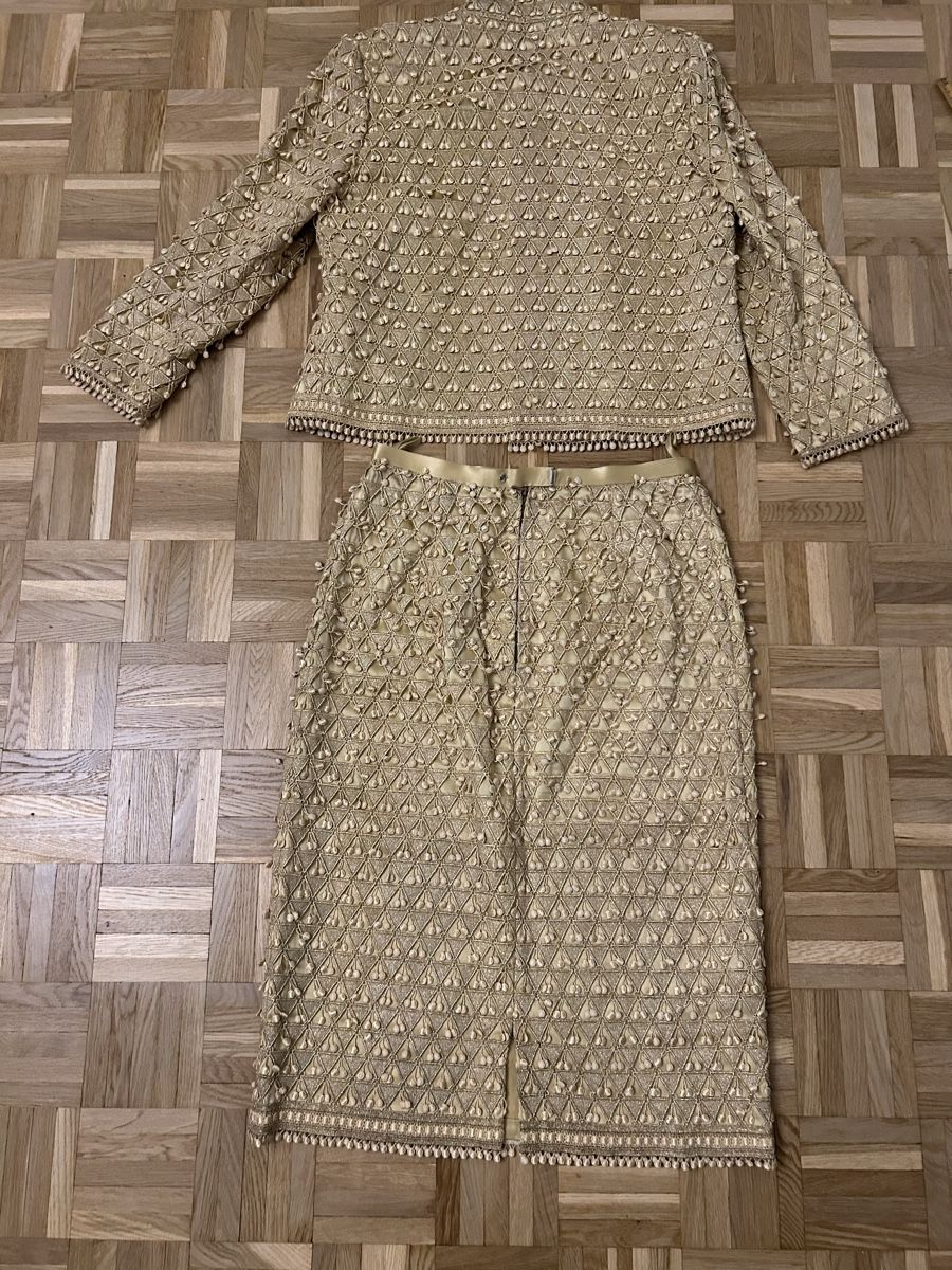 Kostüme: Couture Zweiteiler in Gold – Gebraucht aus Birsfelden von Exclusivity 7