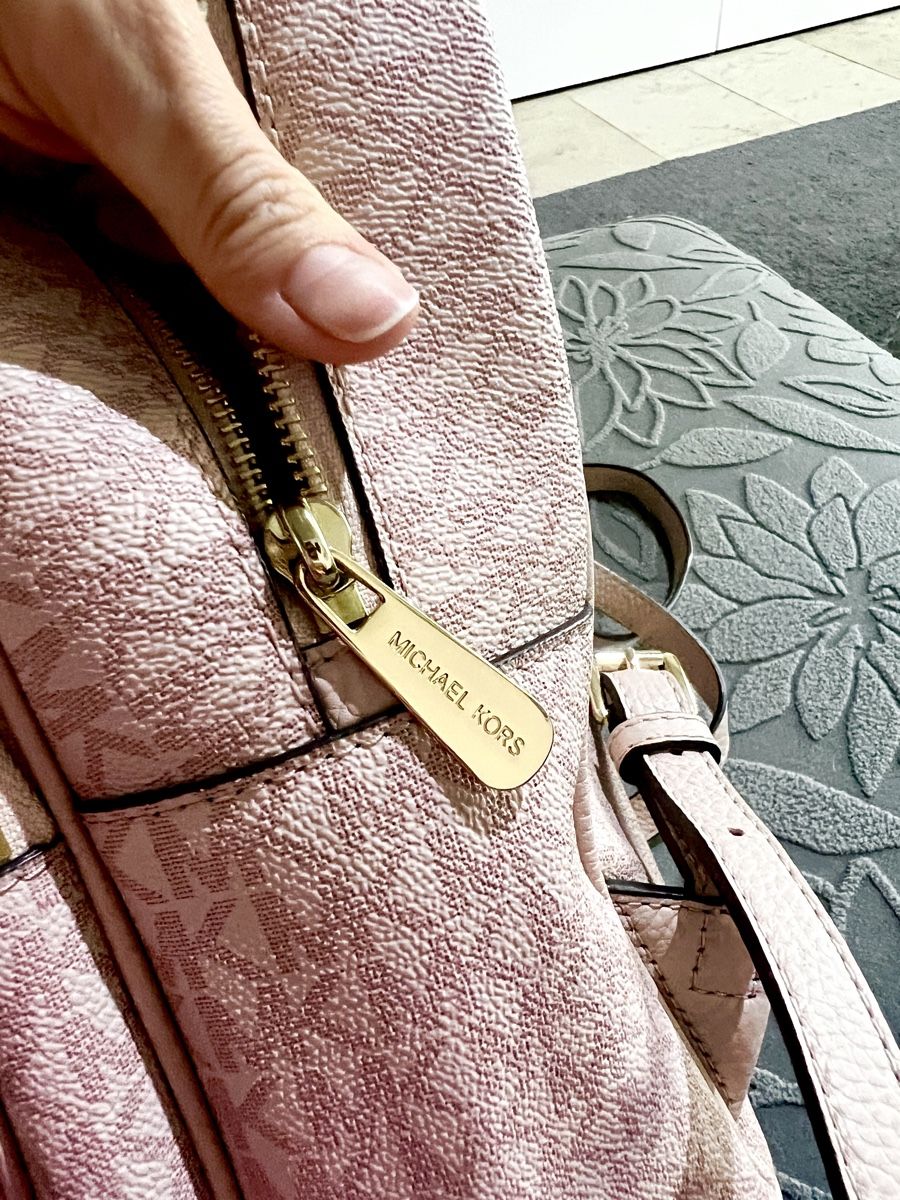 Michael Kors Zaini: Michael Kors Rücksack – Usato da Zürich venduto da tub_bl7s 3
