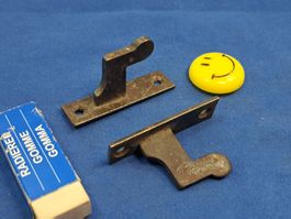 2 antike Fenster Kloben / Fang Haken, Eisen (LOT1713#FBS2)