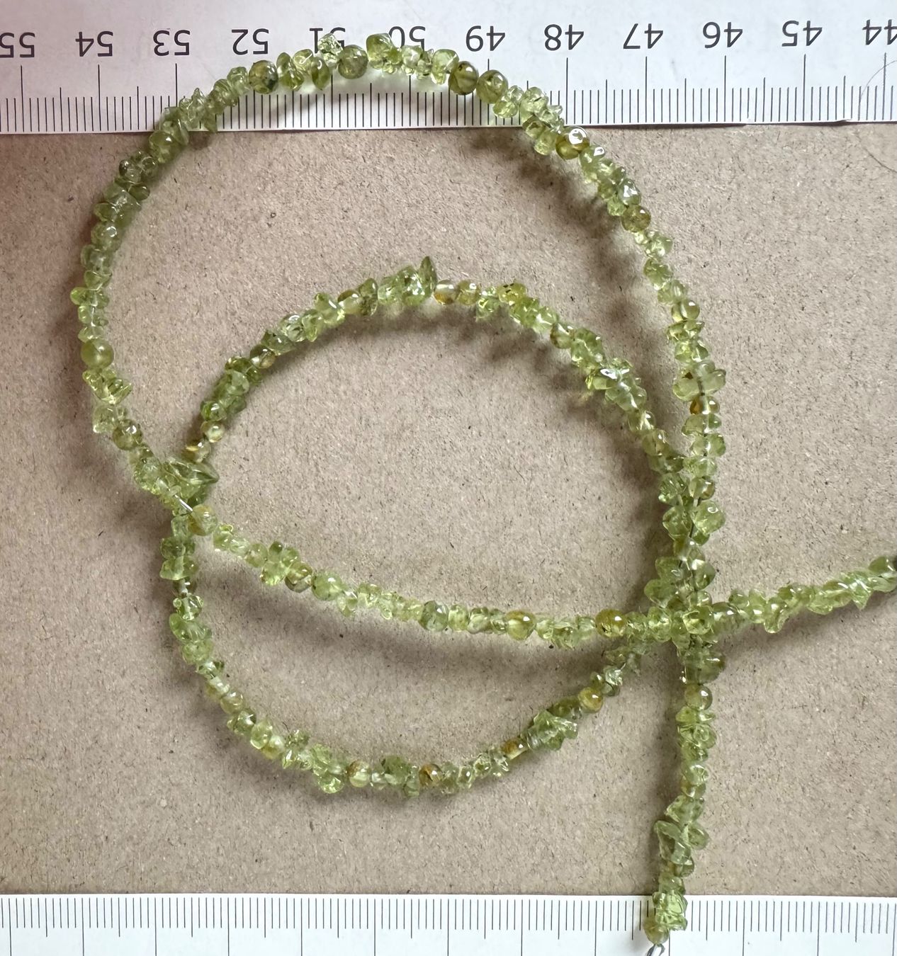 Ketten: Peridot. Olivin   extra  wilde Nugget Form + rund     53cm – Neu und originalverpackt aus Leuggern von gemshow 2