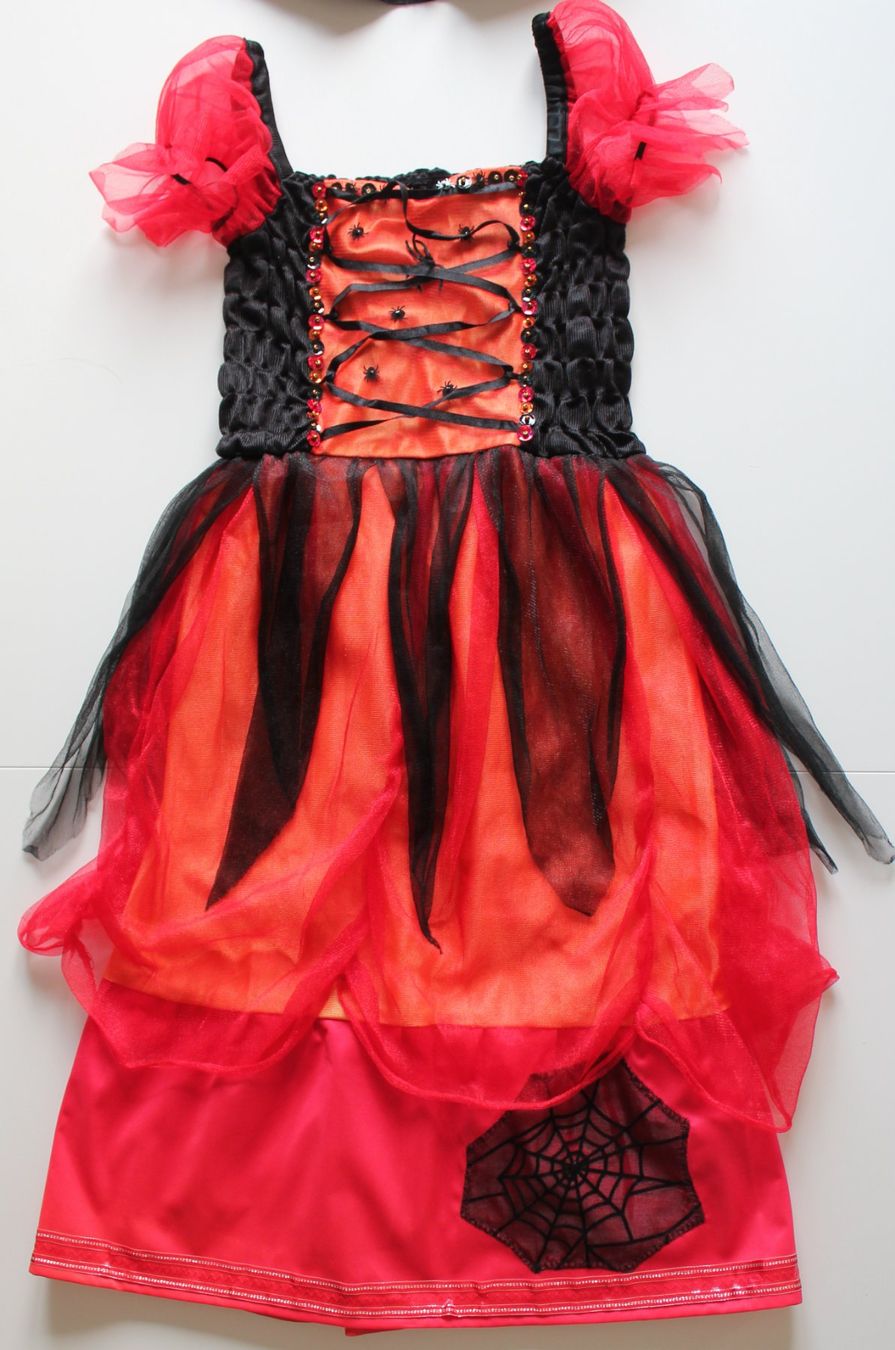 Kostüme: Costume sorcière / Hexe t. 6 - 7 ans – Gebraucht aus Peseux von CoolShoping 1