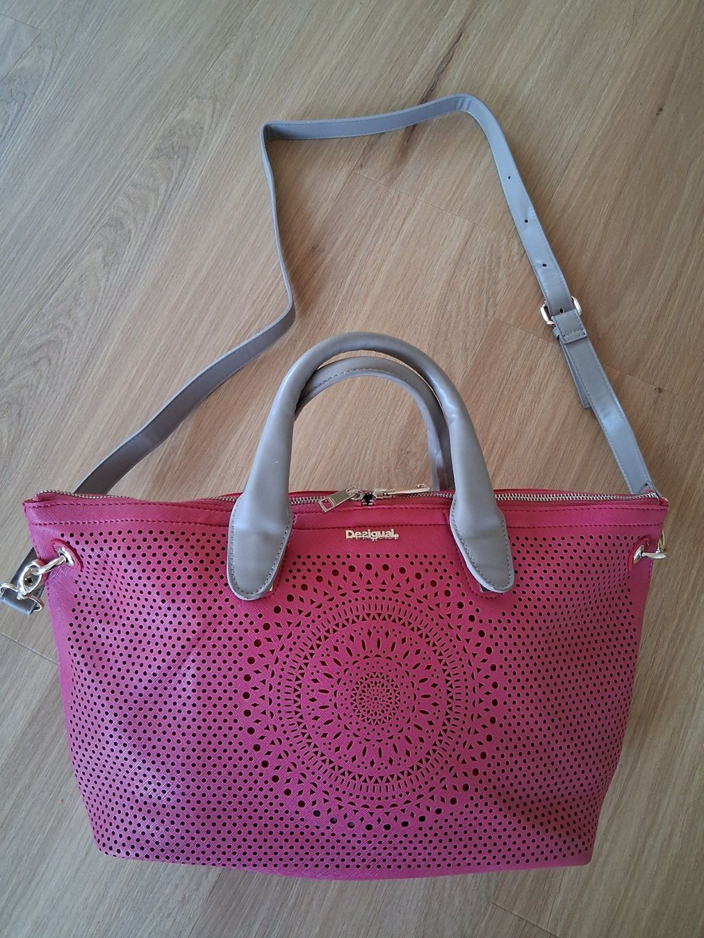 Desigual Taschen für Damen: Grosse Desigual Tasche neuwertig – Gebraucht aus Lengnau AG von Nathi88 1