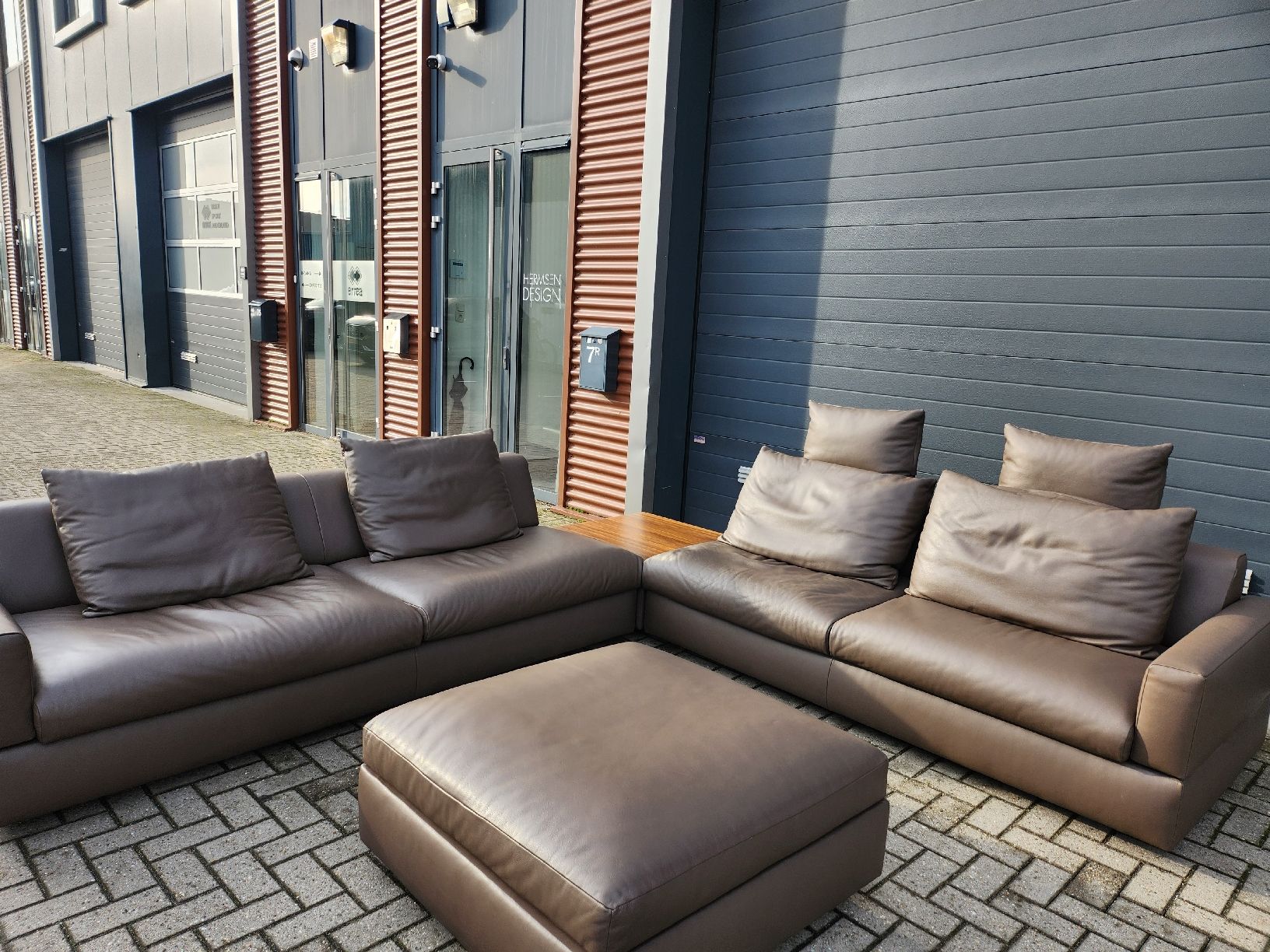 Jori Sofas: Jori - Tigra divanbase Ecksofa + Couchtisch und hocker – Gebraucht aus Gelderland von HermsenDesign 1