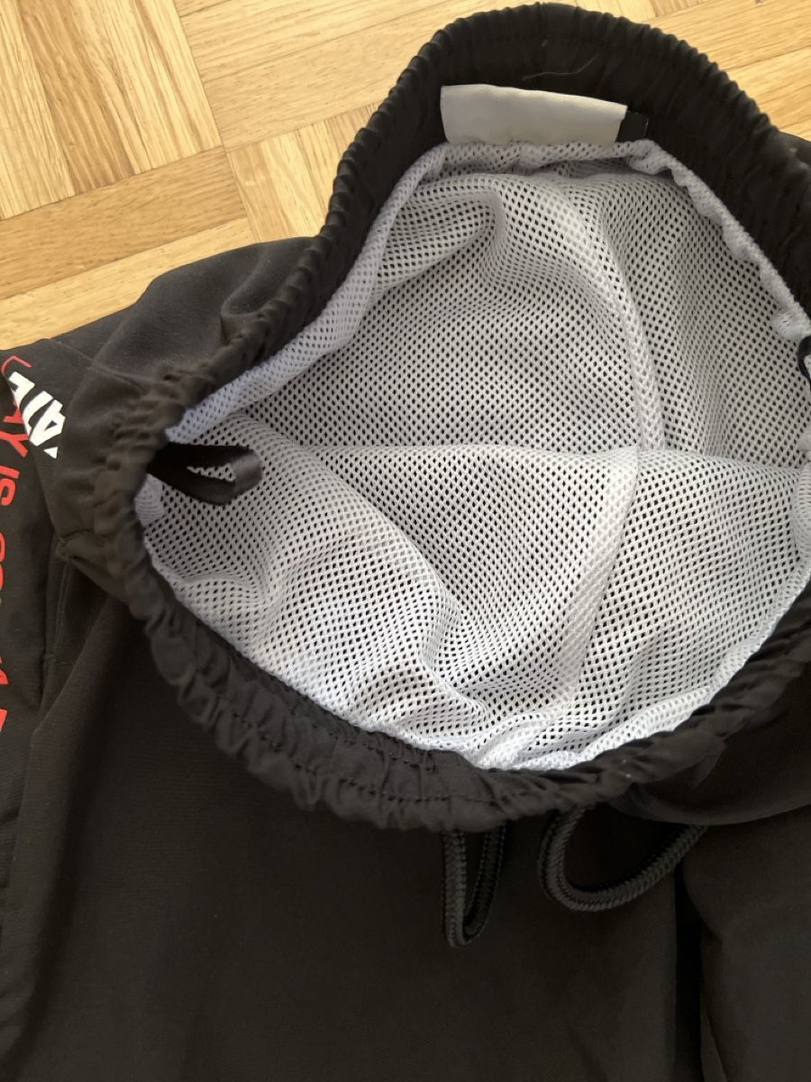 Pantaloni: leichte dünne Trainerhose schwarz, Gr. 122/128  – Usato da Zuchwil venduto da Commander0 1
