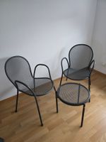 2 Gartenstühle mit Tischli