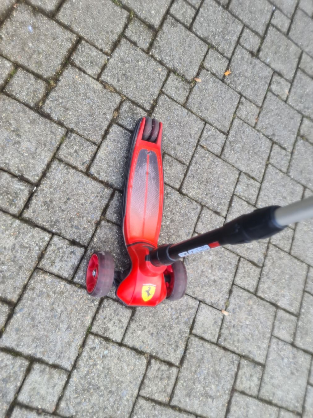 Fahrzeuge für Kinder: Kinder Trotti Ferrari rot – Gebraucht aus Baar von zagi09