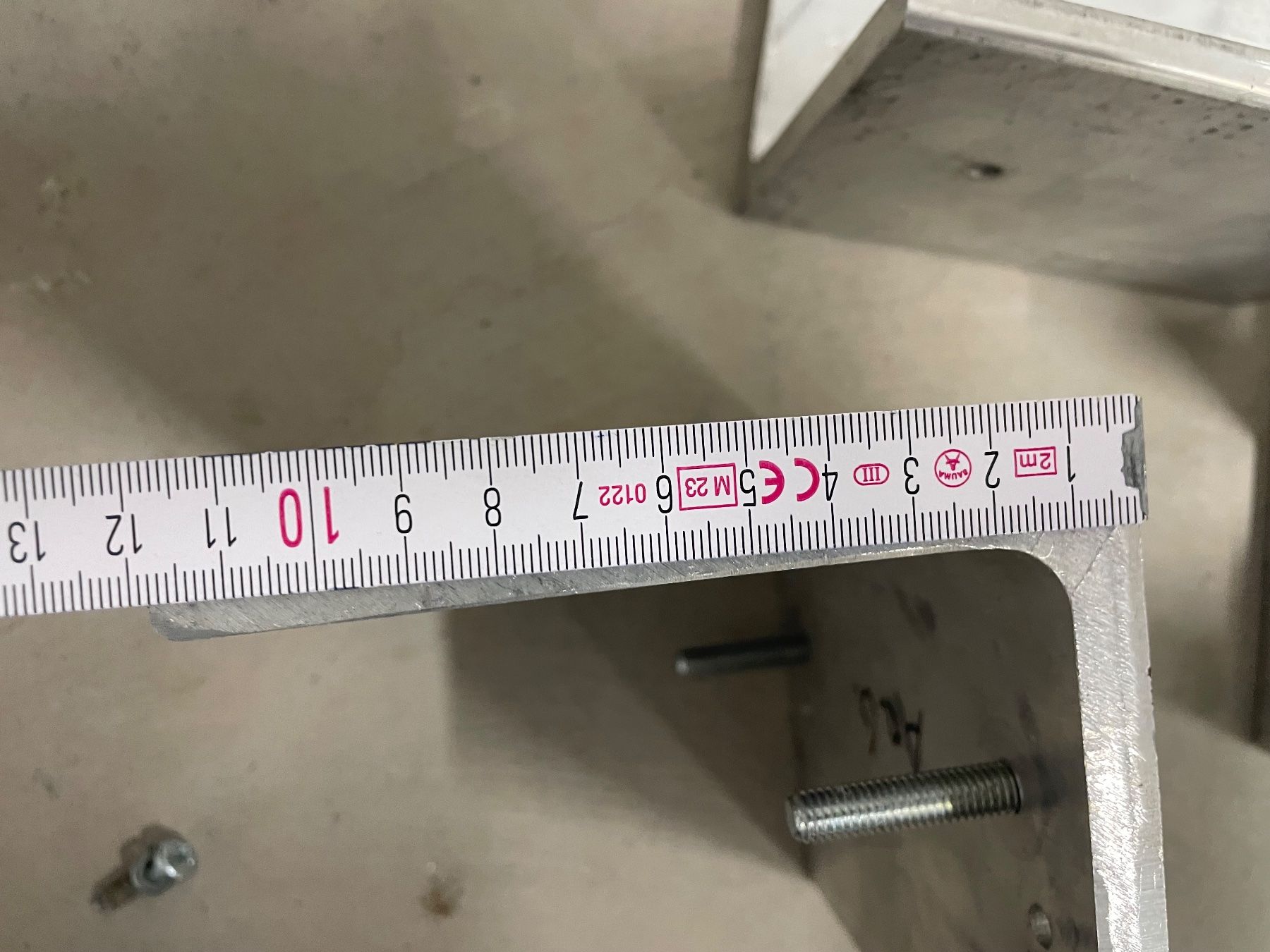 Supporti a parete: 4 massiven Aluminium-Halterungen / Winkel – Usato da Hämikon venduto da Iitomo 1