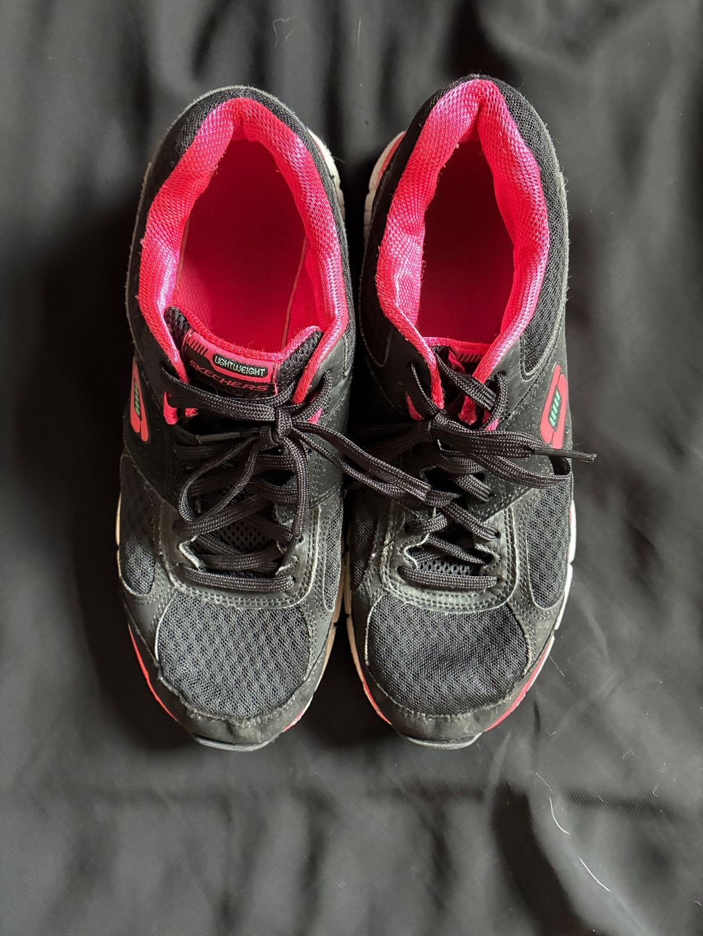 Skechers Scarpe da donna: Skechers course roses et noires - T40 – Usato da Corcelles-près-Payerne venduto da CyndelleMaiwen