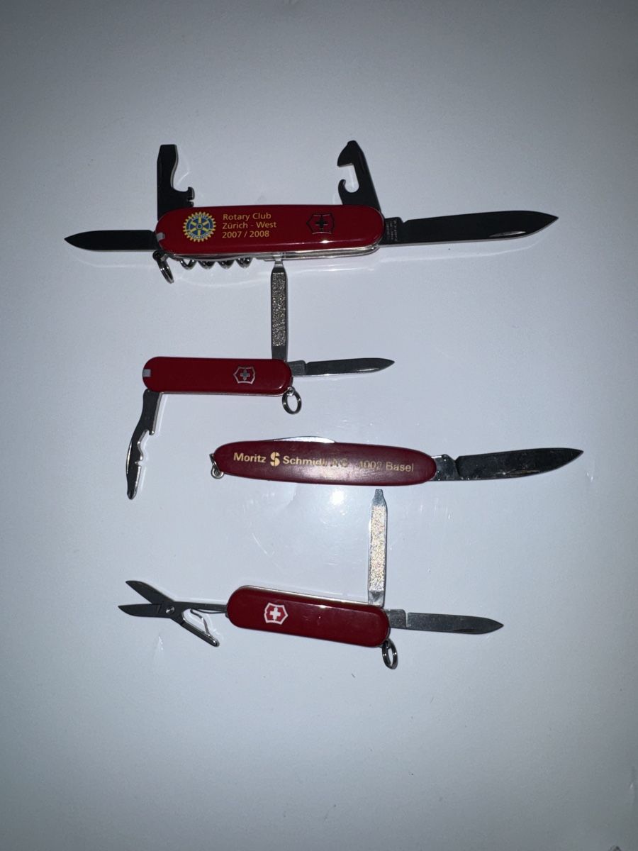 Victorinox Coltelli: Set Victorinox Schweizer Taschenmessern – Usato da Vionnaz venduto da b_f_d_r_g 2